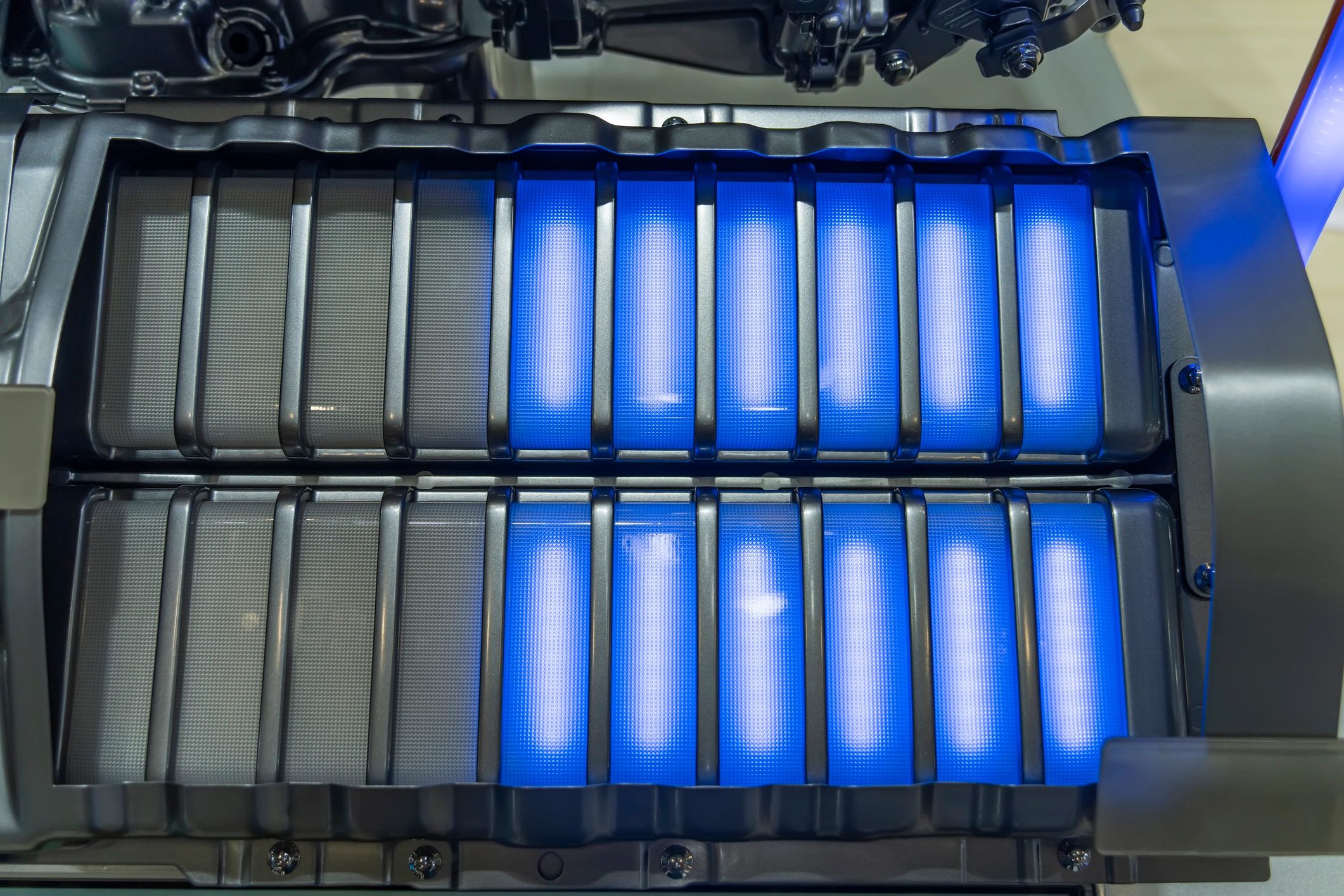 Lithium battery pack and power connections